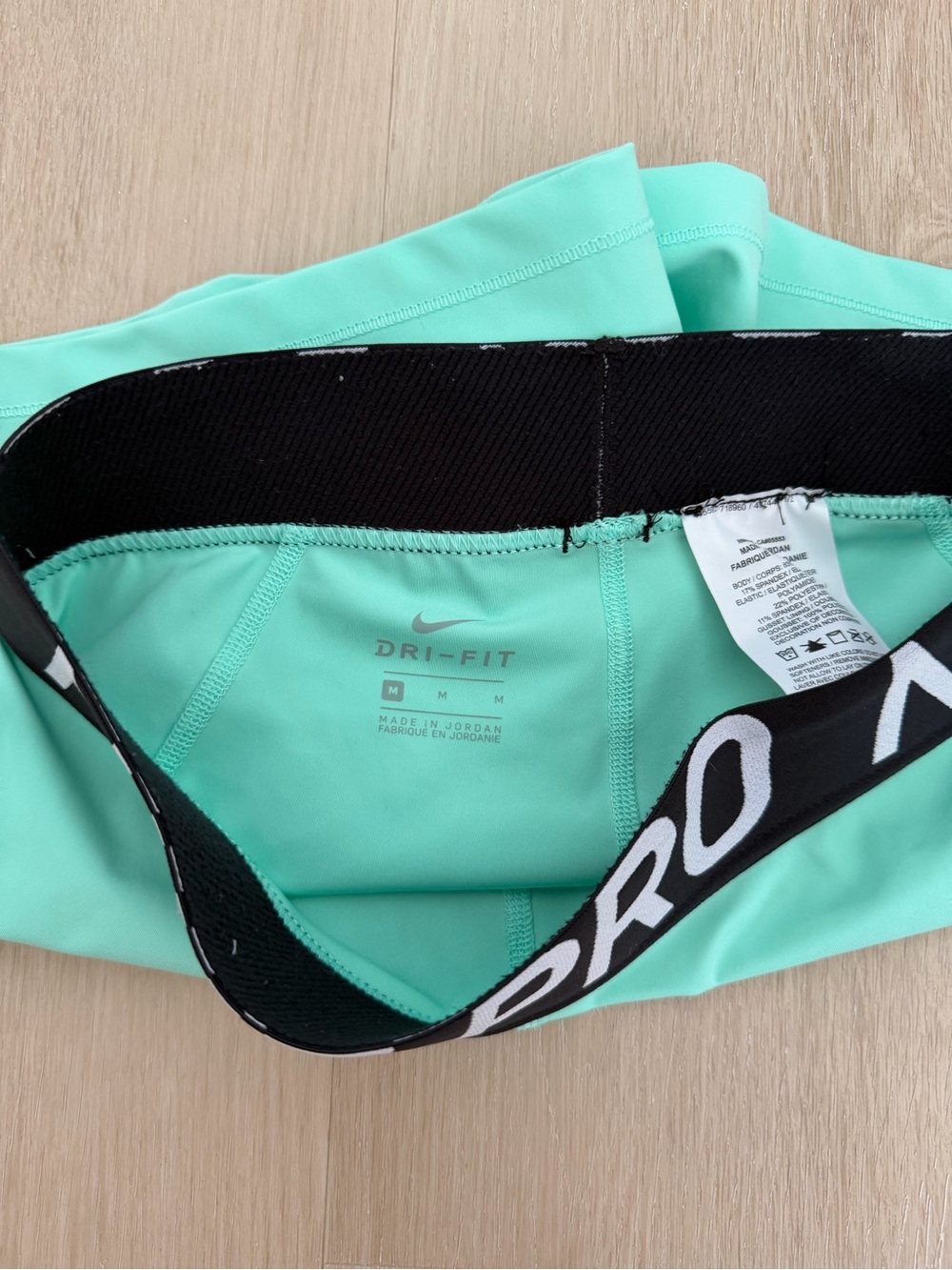 Nike pro women shorts green size M - Picture 4 of 4